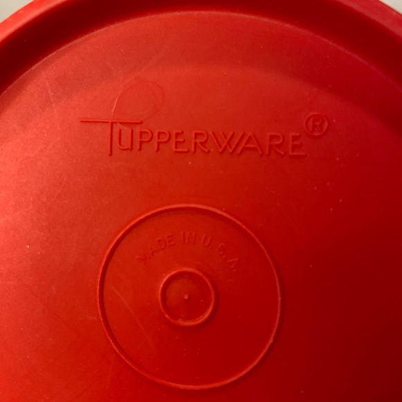 Tupperware Replacement A-Tap Red Round 4 inch Lid - Picture 6 of 6